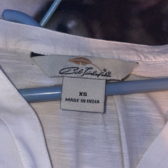 Cute, dressy blouse - Picture 3 of 3